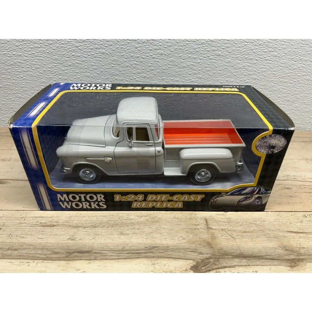Napa Motor Works Die-Cast Metal Collection 1955 Chevy Stepside White Truck 1:24
